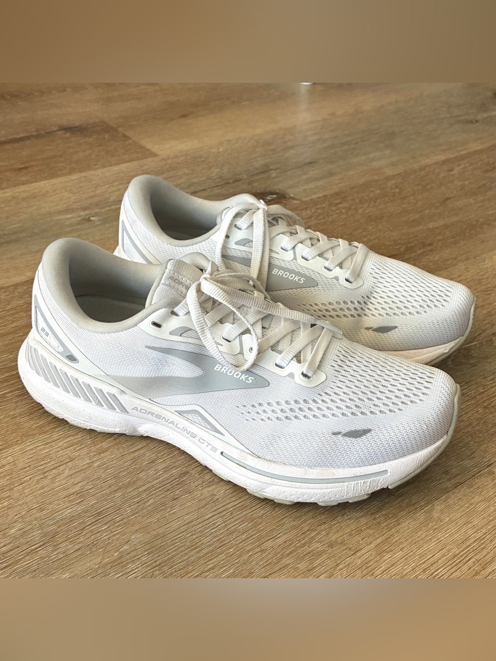 Brooks Adrenaline GTS 23 White Road Running Sneakers Women’s US 9 EU 40.5 26cm